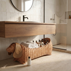 Sossi - Dachshund-shaped basket in natural rattan with leather ears – variant 2 – Handcrafted product, handmade · Kuênia