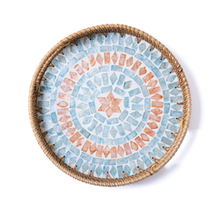 Embrasia - Round tray in handmade rattan and mother-of-pearl – Handcrafted product, handmade · Kuênia