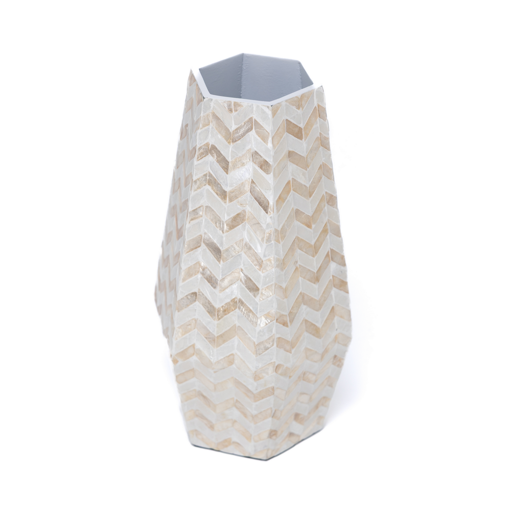 Prisma Alto - Tall prismatic vase in mother-of-pearl marquetry, golden chevron pattern – view 2 – Handcrafted product, handmade · Kuênia