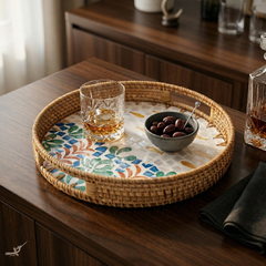 Aquaria - Round tray in handmade rattan and mother-of-pearl, coral and fish school pattern – in-use view – Handcrafted product, handmade · Kuênia