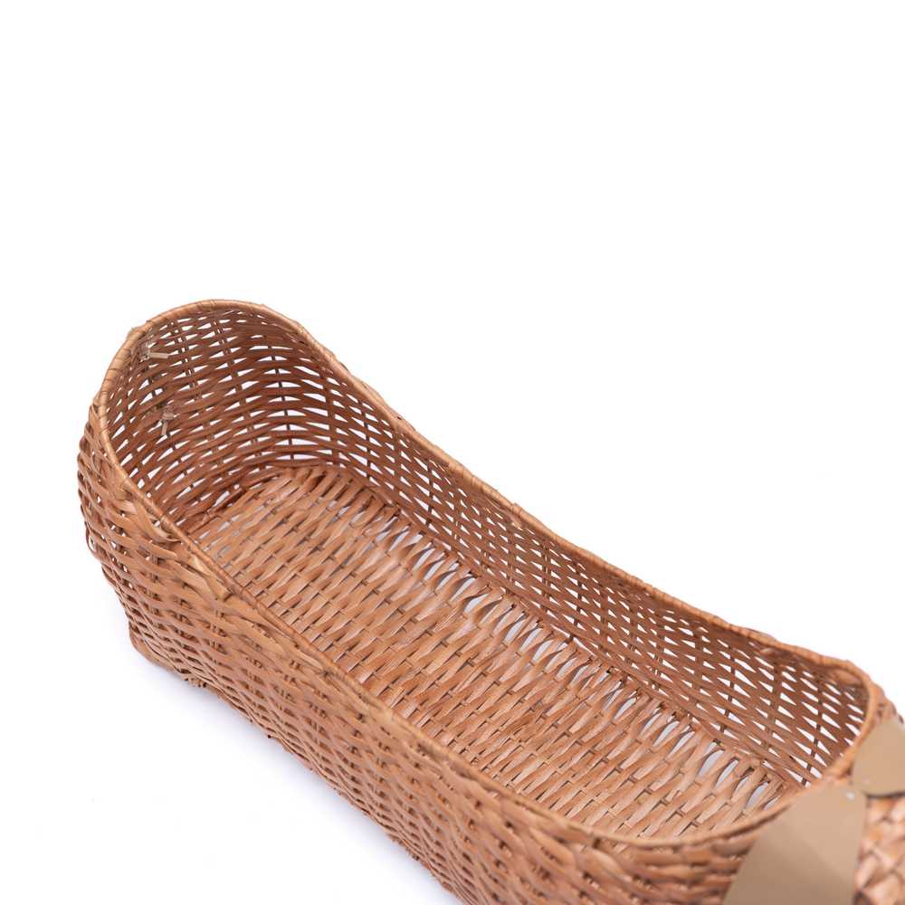Sossi - Dachshund-shaped basket in natural rattan with leather ears – view 3 – Handcrafted product, handmade · Kuênia