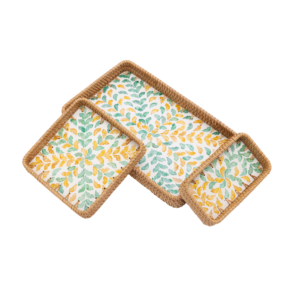 Autonia - Set de 3 plateaux rectangulaires en rotin et nacre fait main, motif feuillage automnal sur fond transparent – Produit artisanal fait à la main · Kuênia