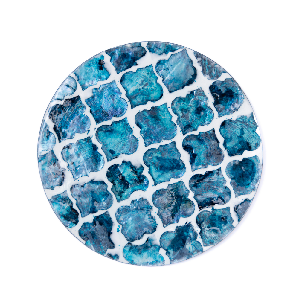 Alvéoles de Saphir - Coffret de 6 sous-verres tout nacre, motif bleu alvéolé – vue 2 – Produit artisanal fait à la main · Kuênia