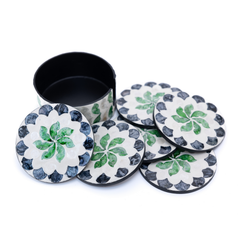 Éclosion de Jade - Coffret de 6 sous-verres tout nacre, motif végétal vert et noir – vue 4 – Produit artisanal fait à la main · Kuênia