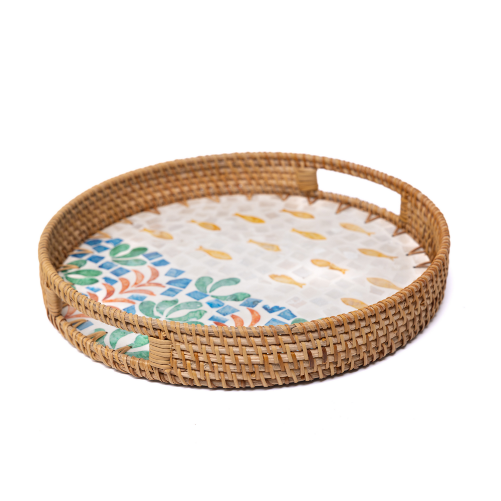 Aquaria - Round tray in handmade rattan and mother-of-pearl, coral and fish school pattern – view 3 – Handcrafted product, handmade · Kuênia